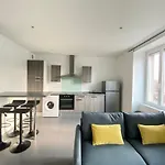 Tres Beau T2 42M2 Lumineux, Moderne Et Renove Avec Fibre