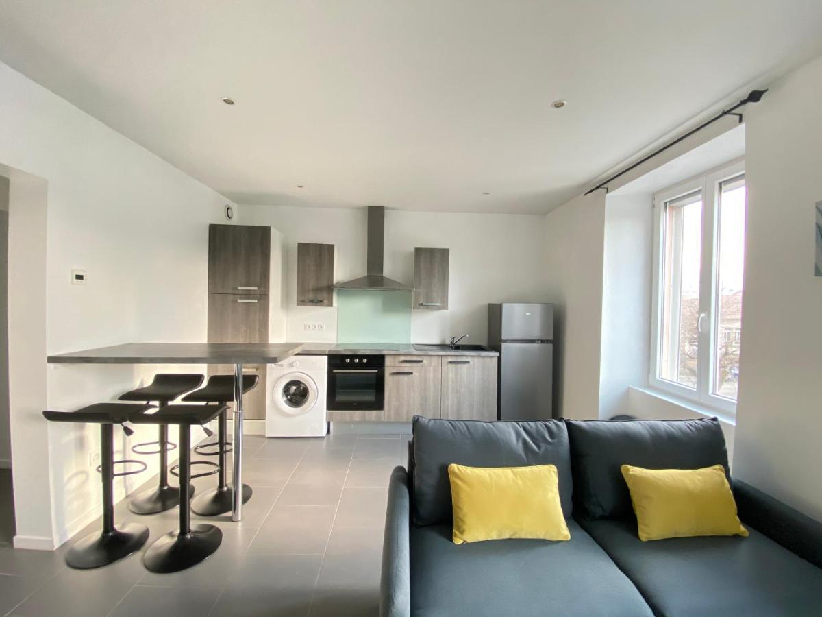 Apartment Tres Beau T2 42m2 Lumineux, Moderne Et Renove Avec Fibre